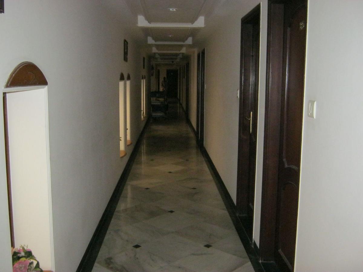 Hotel Galaxy Szúrat Kültér fotó